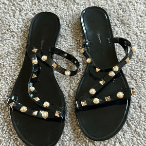 Jelly slides w/pearl and stud details